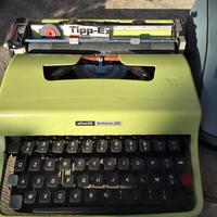 Macchina da scrivere portatile Olivetti Lettera 32