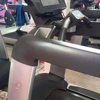 lifefitness run engage. on nastro nuovo e tavola 