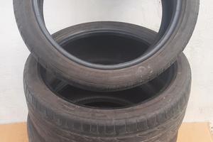 Gomme Bridgestone 225 40 18 