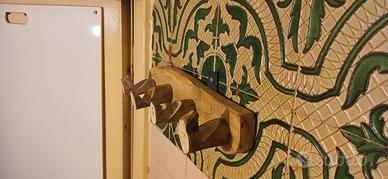 appendi abiti in legno d'ulivo