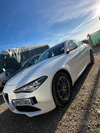 Alfa Romeo Giulia 2.2 Turbodiesel 136 CV AT8 Busin
