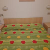 Letto matrimoniale e armadio coordinati