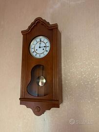 PENDOLO IN LEGNO A CARICA MANUALE
