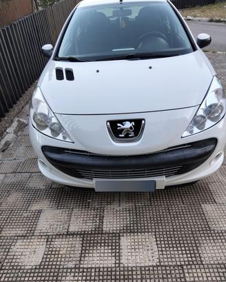 Peugeot 206 plus anno 2012 GPL adatta per neopaten