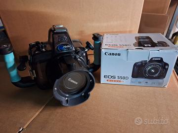 Custodia subacquea con macchina fotografica Canon