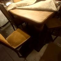 sala completa di 100 anni