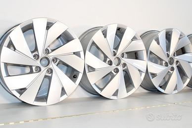 4 Cerchi Originali GOLF 8 - 17" + Sped Gratis
