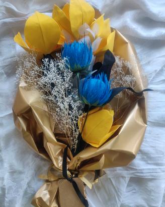 Fiori di carta quattro tulipani -  due cardi blu -
