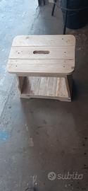 sgabello in legno massello