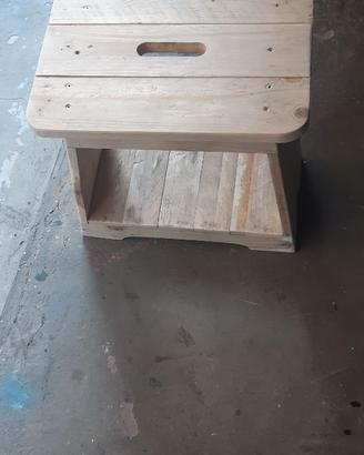 sgabello in legno massello