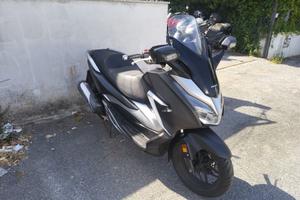Honda Forza 300