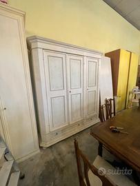 Armadio artigianale in legno massello