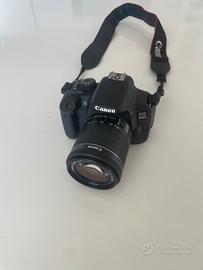 Seminuova canon EOS 700D  con custodia rigida