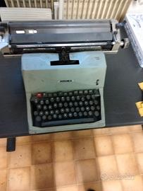 Macchina da scrivere Olivetti