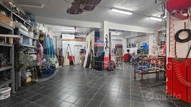 Pressi Via Dei Cantieri ampio magazzino 150 mq