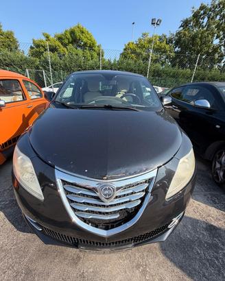 LANCIA Y DEL 2012 PER RICAMBI