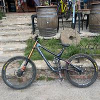 Downhill bike Norco Aurum
