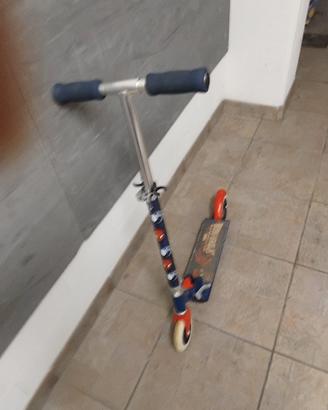 Monopattino spiderman 