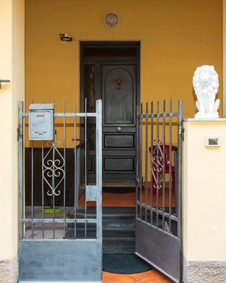 Casa indipendente-terrazzi 49-376