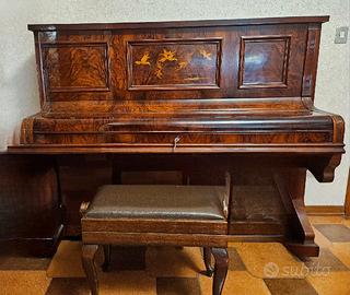 pianoforte verticale in noce