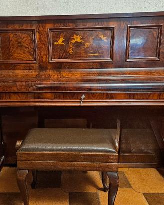 pianoforte verticale in noce