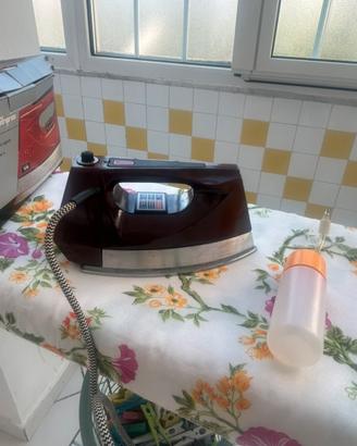 Ferro da stiro a secco e a vapore