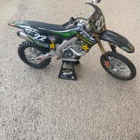 Modellino cros Kawasaki Rockstar Energy Scala 1:12