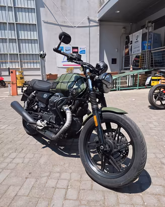 Moto Guzzi V7 Stone 850 2024 
