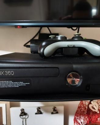 Xbox 360 Slim  + HD 250 GB e Kinect + giochi