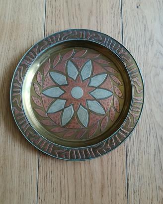 Piatto decorativo  da parete ottone e rame imciso