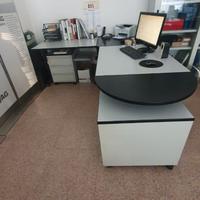 scrivania ad angolo lato curvo