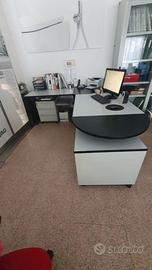 scrivania ad angolo lato curvo