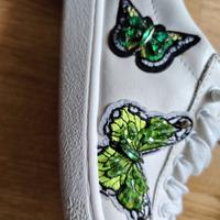 sneakers con applicazioni gioiello 