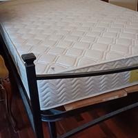 letto in ferro moderno