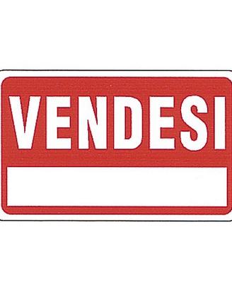 Casa con annessi e terreni agricoli