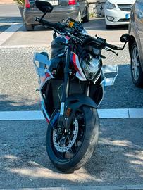 Bmw M1000r 2024