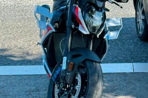 Bmw M1000r 2024