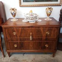 Elegante cassettone Luigi XVI intarsiato 