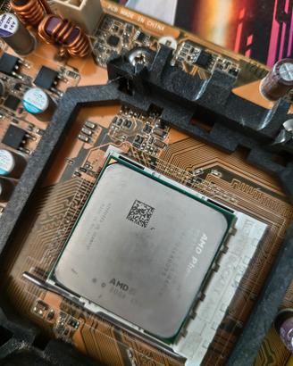 blocco CPU, scheda madre e RAM DDR2 