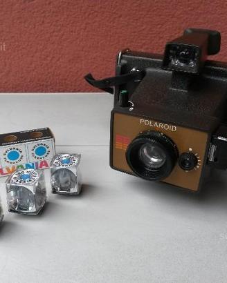 Polaroid EE33 Land Camera NUOVA + 3 flash Sylvania