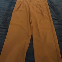 Pantaloni larghi a palazzo