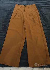 Pantaloni larghi a palazzo