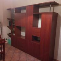 Soggiorno con tavolo e sedie