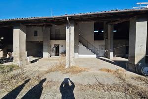 Cascinale a corte chiusa