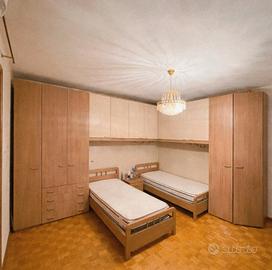 Camera da letto doppia con scrivania libreria