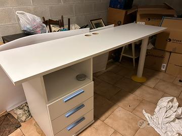 Scrivania bianca