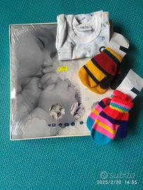 ART. 82 - 2 GUANTI + BODY PER NEONATO+ALBUM FOTO