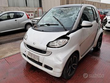 Smart fortwo anno 2011 ricambi usati
