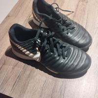 Scarpe Nike Tiempo 37 per calcio a 5 indoor