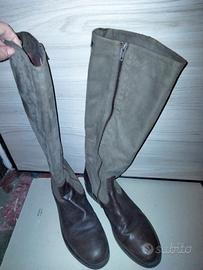 Stivali da donna in pelle marrone